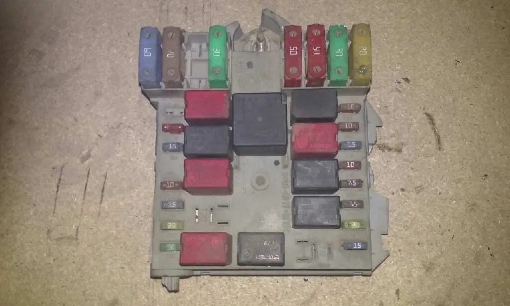 Caja Reles / Fusibles para Fiat Stilo (192)