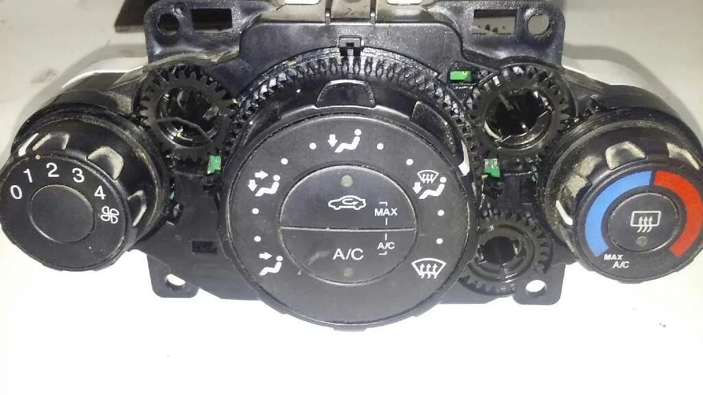 Mando Climatizador para Ford Fiesta (Cb1)
