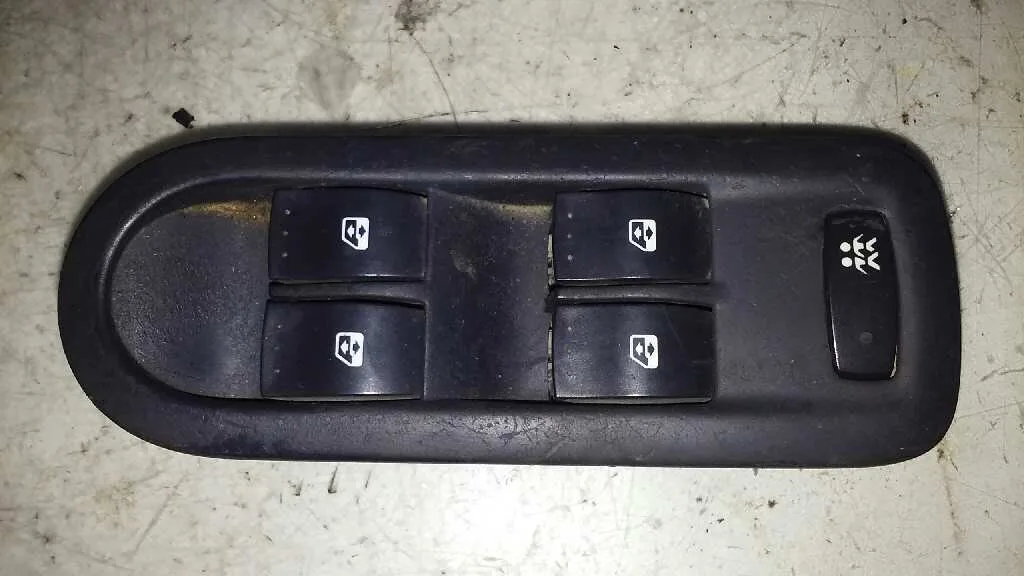 Mando Elevalunas Delantero Izquierdo para Renault Megane Ii Classic Berlina