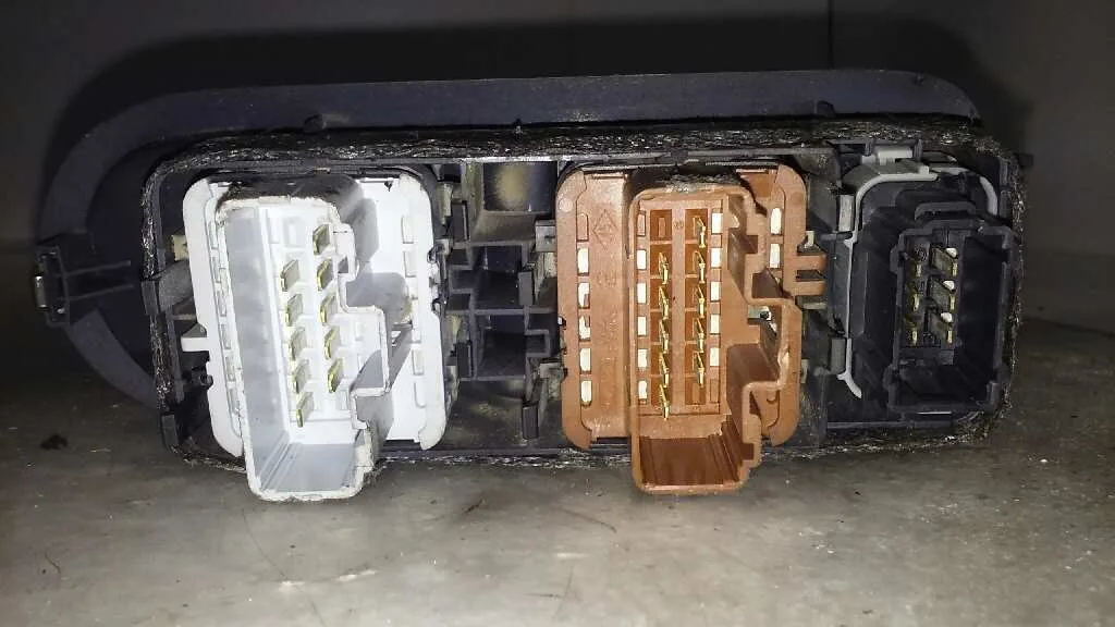 Mando Elevalunas Delantero Izquierdo para Renault Megane Ii Classic Berlina