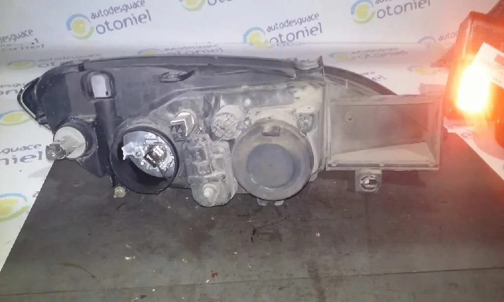 Faro Izquierdo para Nissan Primera Berlina (P11)