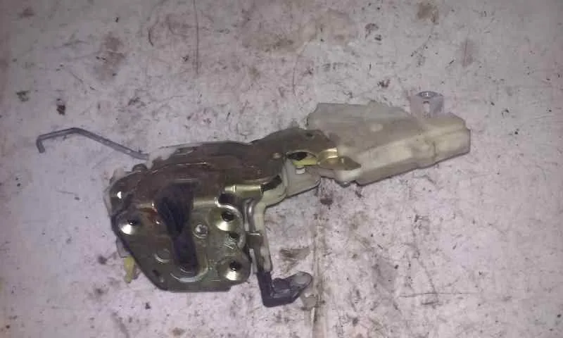 Cerradura Puerta Delantera Izquierda para Nissan Micra (K11)