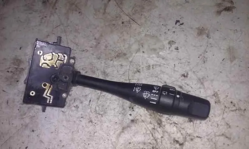 Mando Limpia para Nissan Micra (K11)