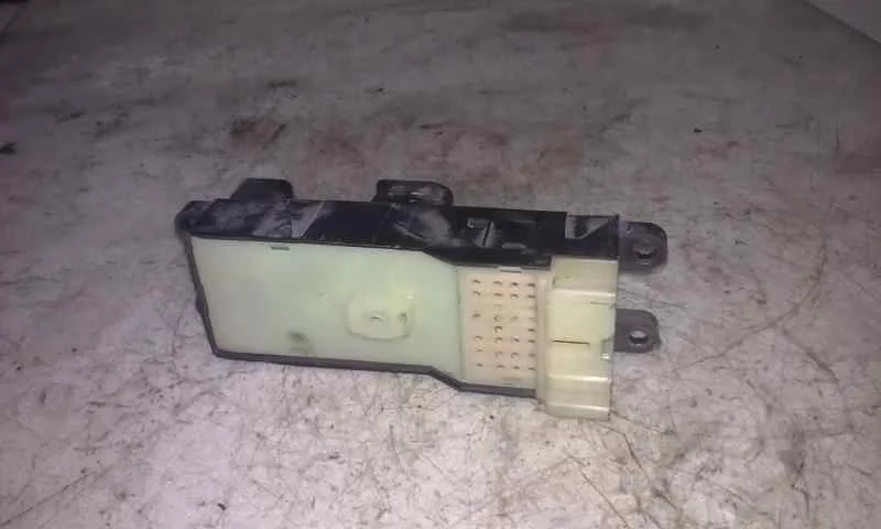 Mando Elevalunas Delantero Izquierdo para Nissan Micra (K11)