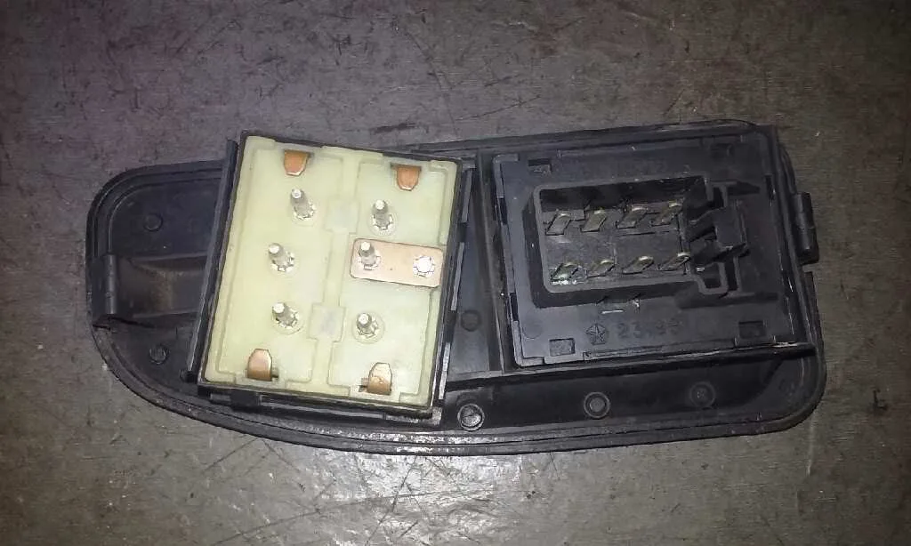 Mando Elevalunas Delantero Izquierdo para Chrysler Voyager (Es)