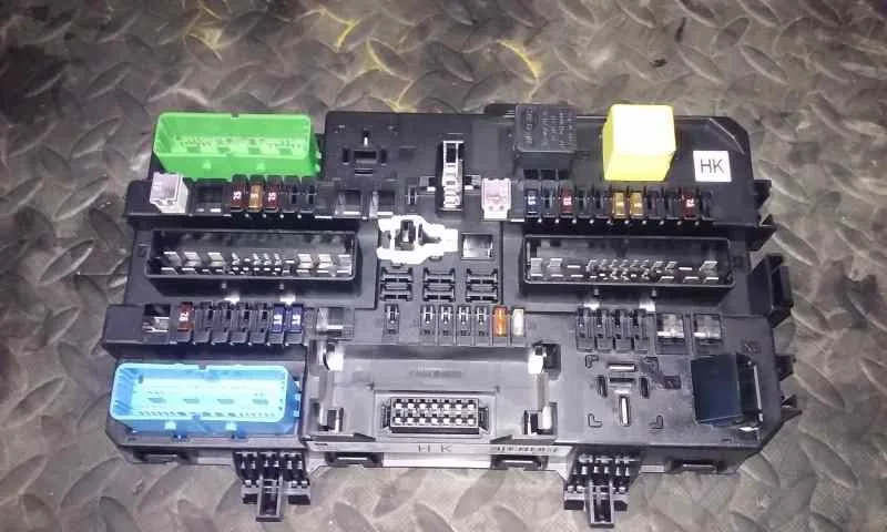 Caja Reles / Fusibles para Opel Astra H Berlina