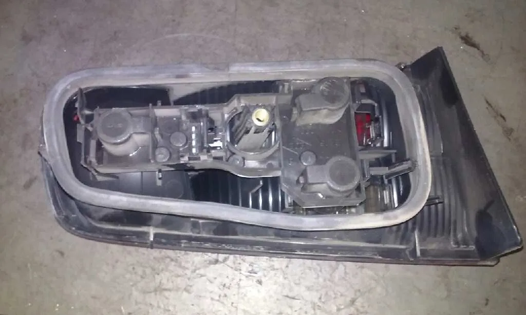 Piloto Trasero Derecho Interior para Renault Laguna Ii (Bg0)