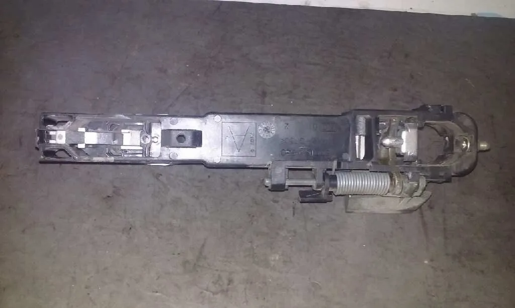 Maneta Exterior Delantera Izquierda para Nissan Primera Trav. (P12)