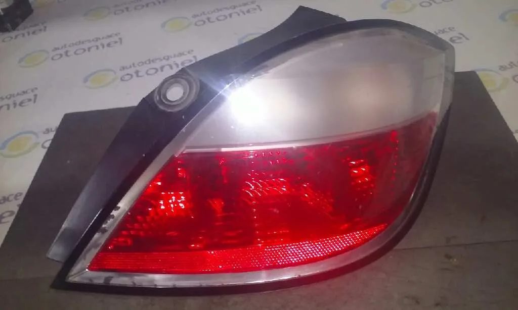 Piloto Trasero Derecho para Opel Astra H Berlina
