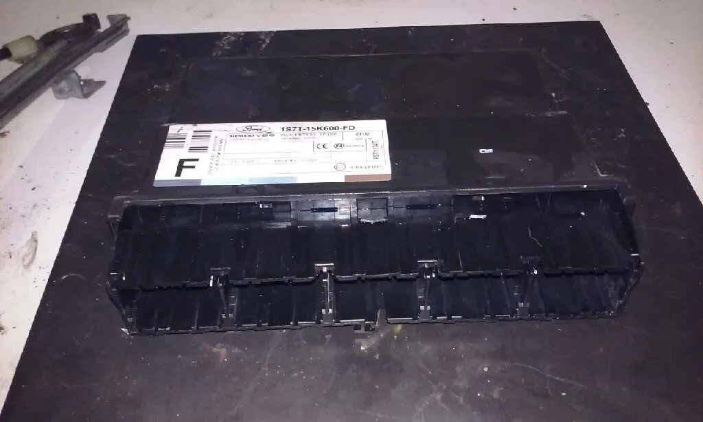 Modulo Confort para Ford Focus Berlina (Cak)