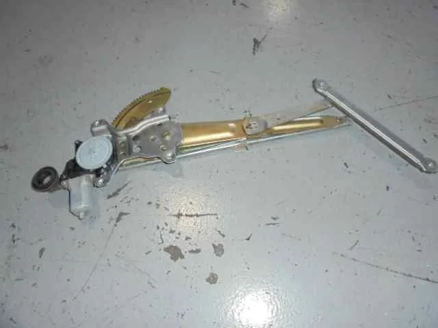 Elevalunas Delantero Izquierdo para Suzuki Swift Berlina (Mz)