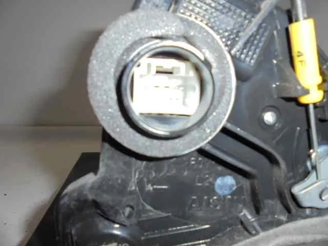 Cerradura Puerta Delantera Izquierda para Toyota Corolla (E15)