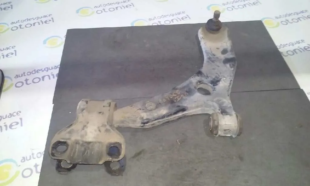 Brazo Suspension Inferior Delantero Izquierdo para Mazda 3 Lim. (Bl)