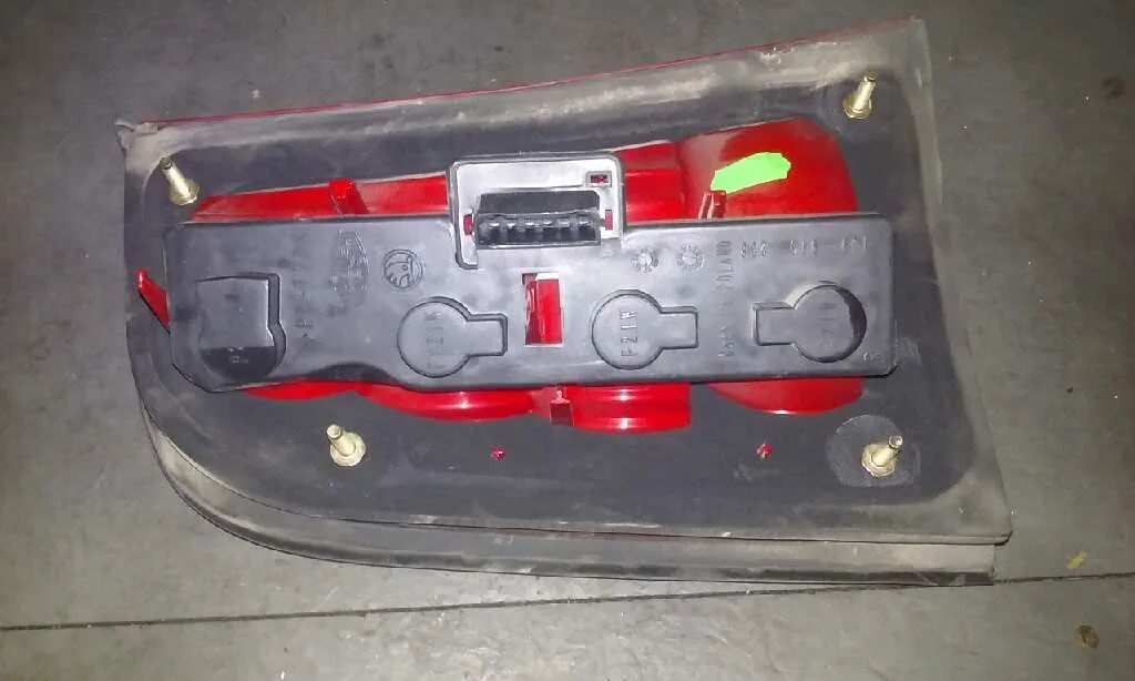 Piloto Trasero Derecho para Skoda Octavia Combi (1U5)