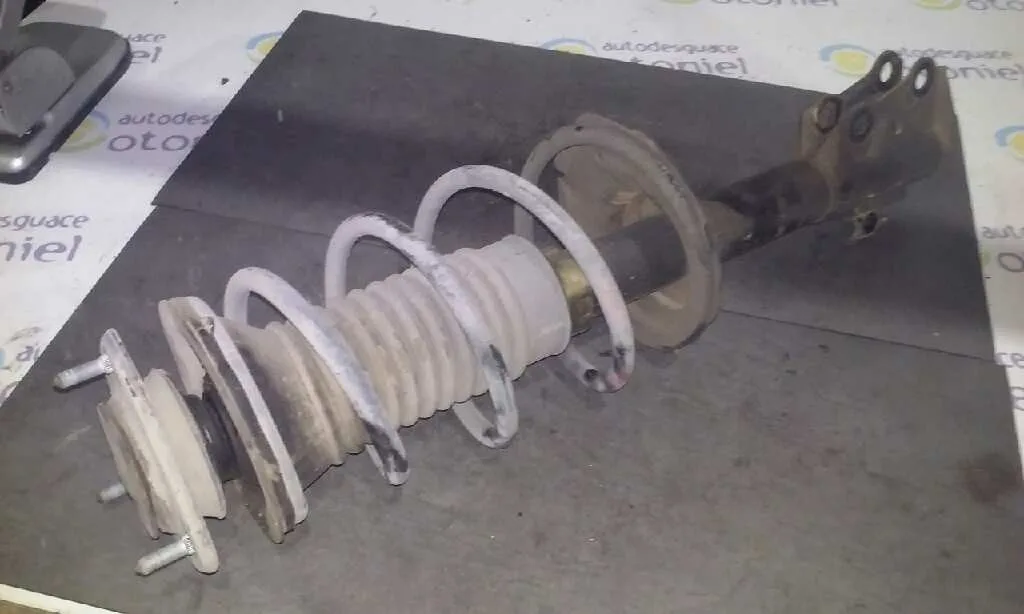 Amortiguador Delantero Derecho para Toyota Yaris (Ncp1/Nlp1/Scp1)