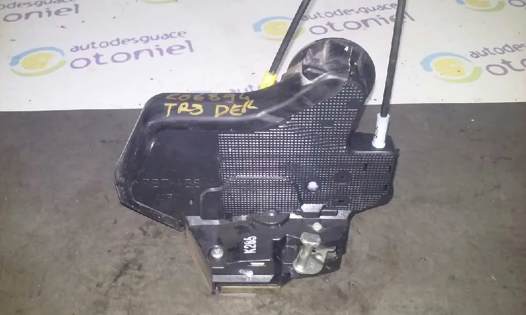 Cerradura Puerta Trasera Derecha para Toyota Corolla (E12)