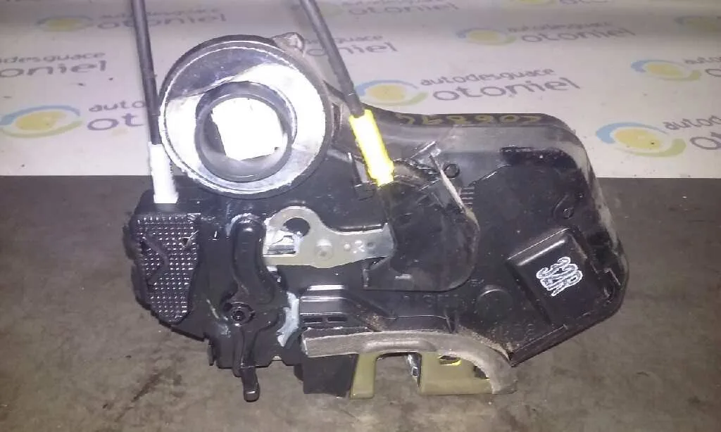 Cerradura Puerta Trasera Derecha para Toyota Corolla (E12)