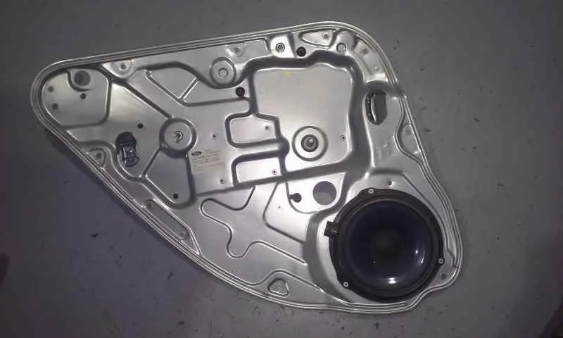 Elevalunas Trasero Izquierdo para Ford Focus Berlina (Cap)