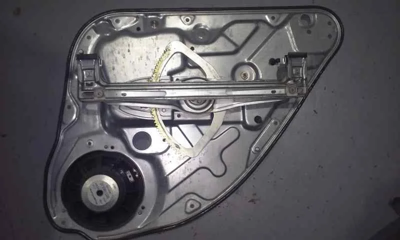 Elevalunas Trasero Izquierdo para Ford Focus Berlina (Cap)