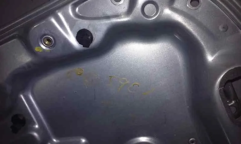 Elevalunas Trasero Izquierdo para Ford Focus Berlina (Cap)