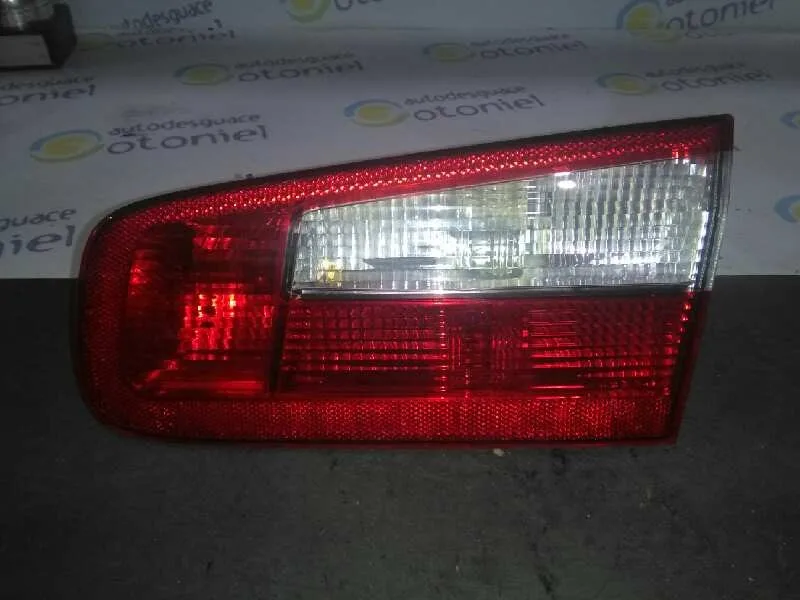Piloto Trasero Derecho Interior para Renault Laguna Ii (Bg0)