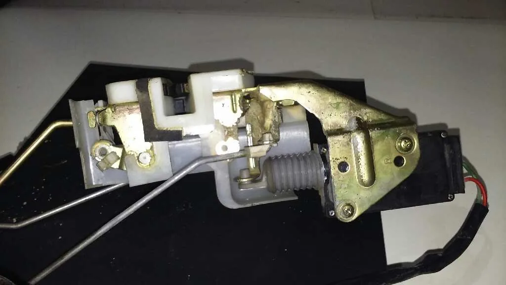 Cerradura Puerta Delantera Derecha para Mazda 323 Berlina C/F/S (Ba)
