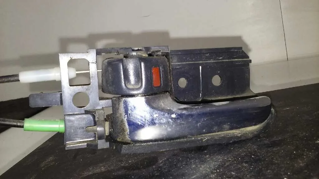 Cerradura Puerta Delantera Izquierda para Toyota Corolla (E12)