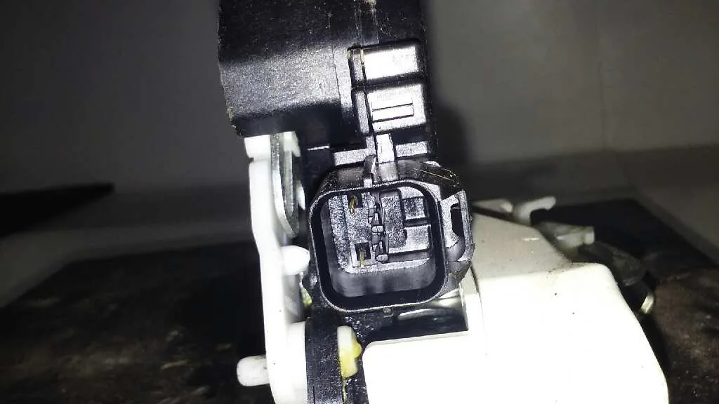 Cerradura Puerta Trasera Izquierda para Mitsubishi L 200 (Ka0/Kb0)