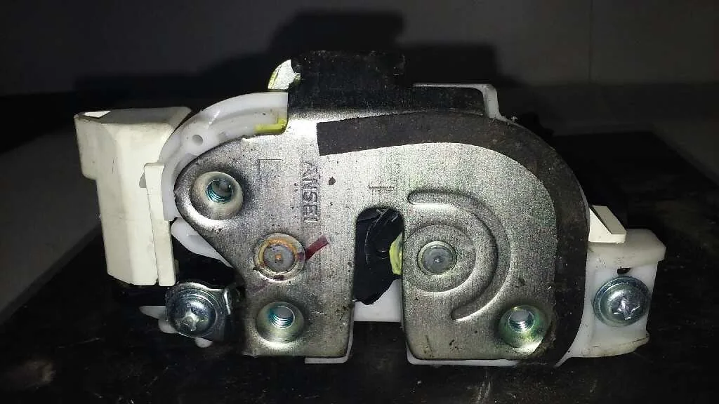 Cerradura Puerta Trasera Izquierda para Mitsubishi L 200 (Ka0/Kb0)