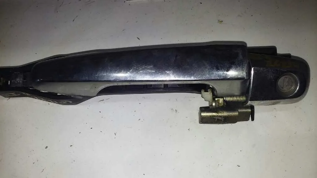 Maneta Exterior Delantera Izquierda para Mitsubishi L 200 (Ka0/Kb0)