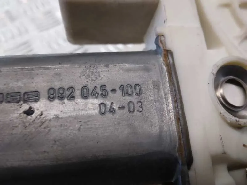 Elevalunas Delantero Izquierdo para Toyota Avensis Berlina (T25)
