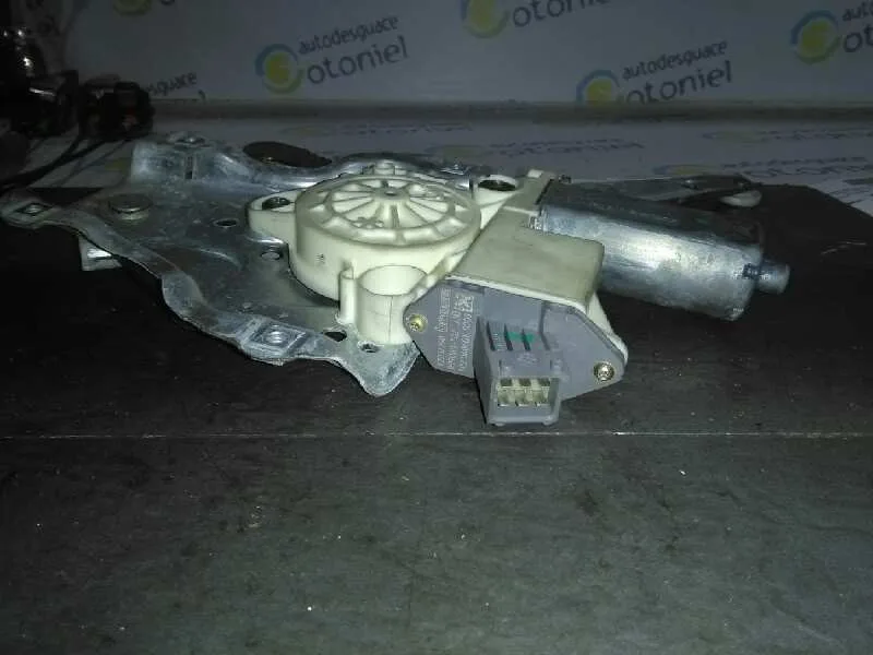 Elevalunas Trasero Derecho para Toyota Avensis Berlina (T25)