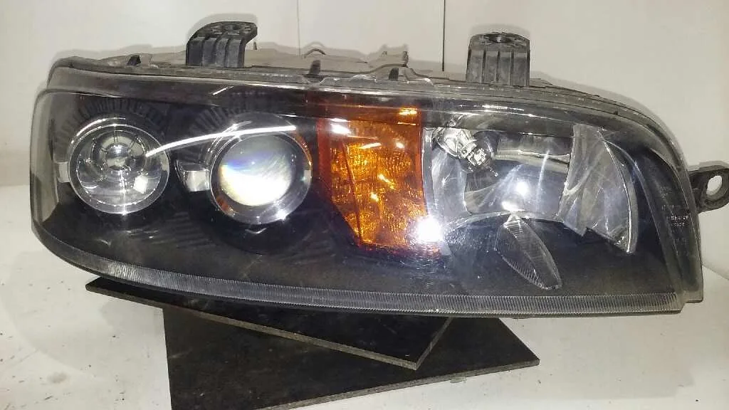 Faro Derecho para Fiat Punto Berlina (188)