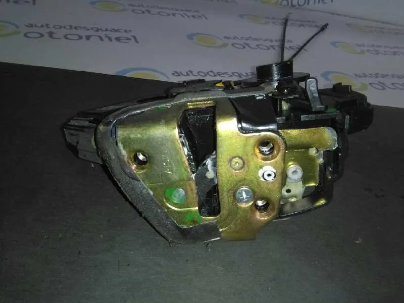 Cerradura Puerta Trasera Izquierda para Toyota Corolla (E12)