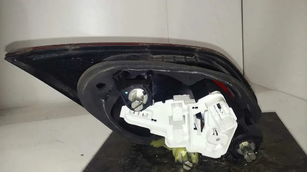 Piloto Trasero Derecho Interior para Volkswagen Passat Cc (357)