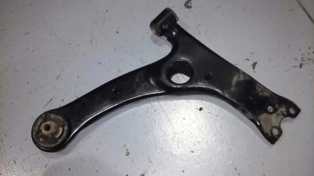 Brazo Suspension Inferior Delantero Derecho para Toyota Corolla Verso (R1)