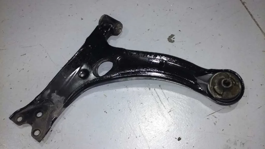 Brazo Suspension Inferior Delantero Derecho para Toyota Corolla Verso (R1)