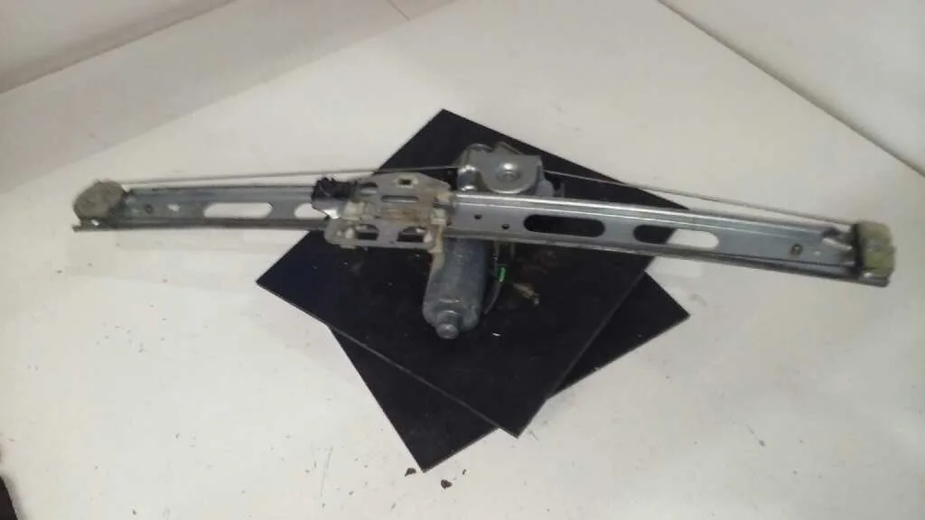 Elevalunas Delantero Derecho para Mercedes-Benz Clase A (W168)