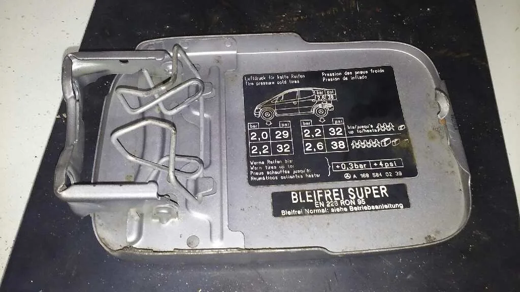 Tapa Exterior Combustible para Mercedes-Benz Clase A (W168)