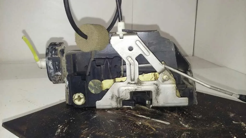 Cerradura Puerta Delantera Derecha para Mercedes-Benz Clase A (W168)