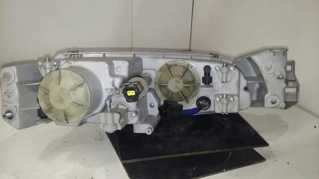 Faro Izquierdo para Mazda 626 Berlina (Ge)