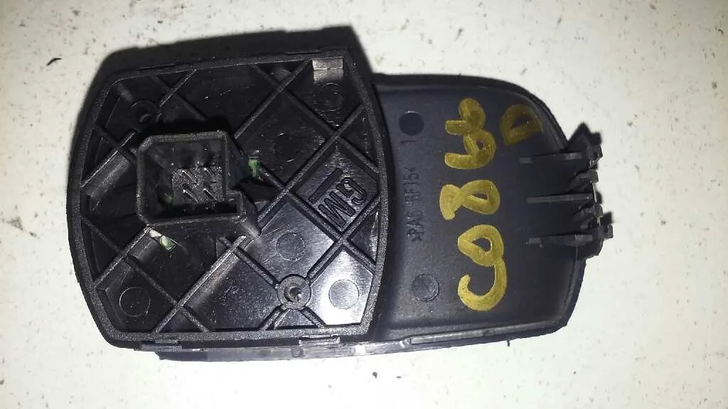 Mando Elevalunas Delantero Derecho para Opel Corsa D