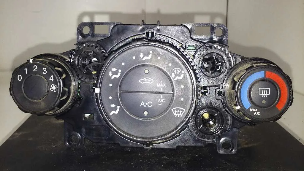 Mando Climatizador para Ford Fiesta (Ccn)