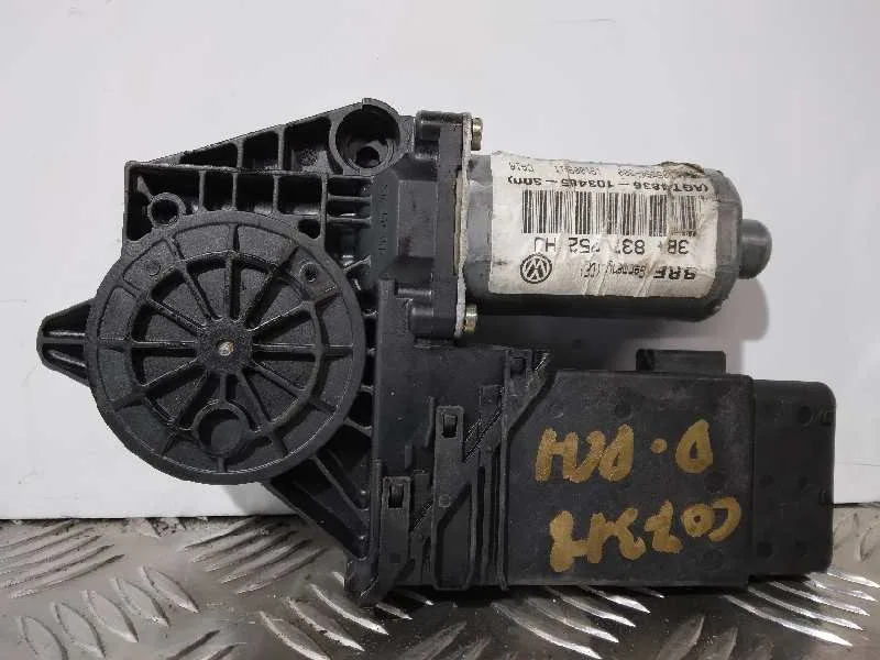 Motor Elevalunas Delantero Derecho para Volkswagen Passat Berlina (3B3)