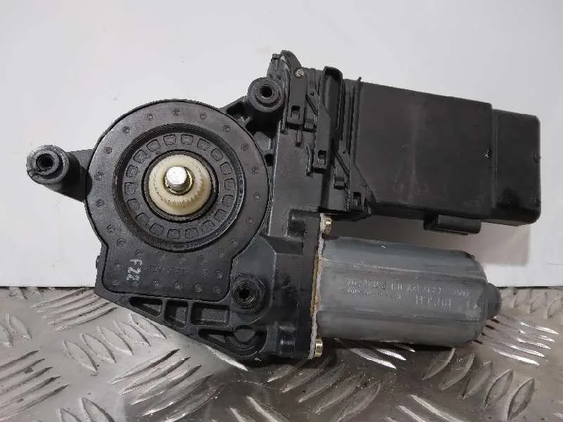 Motor Elevalunas Delantero Derecho para Volkswagen Passat Berlina (3B3)