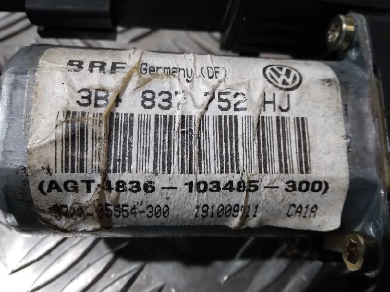 Motor Elevalunas Delantero Derecho para Volkswagen Passat Berlina (3B3)