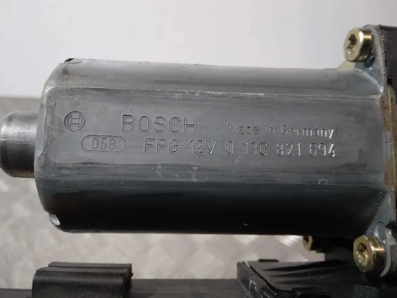 Motor Elevalunas Delantero Derecho para Volkswagen Passat Berlina (3B3)