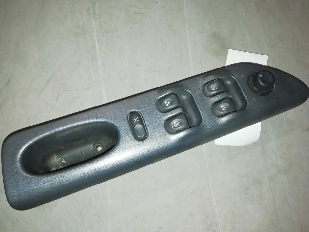 Mando Elevalunas Delantero Izquierdo para Renault Laguna (B56)