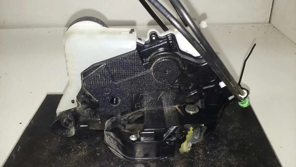 Cerradura Puerta Delantera Derecha para Toyota Yaris