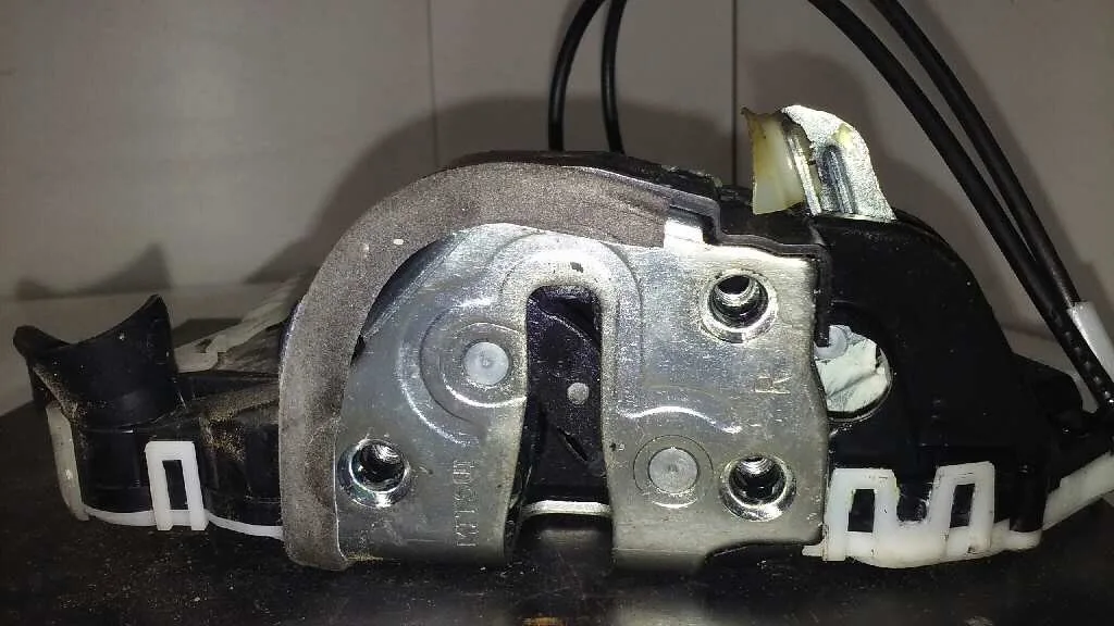 Cerradura Puerta Delantera Derecha para Toyota Yaris